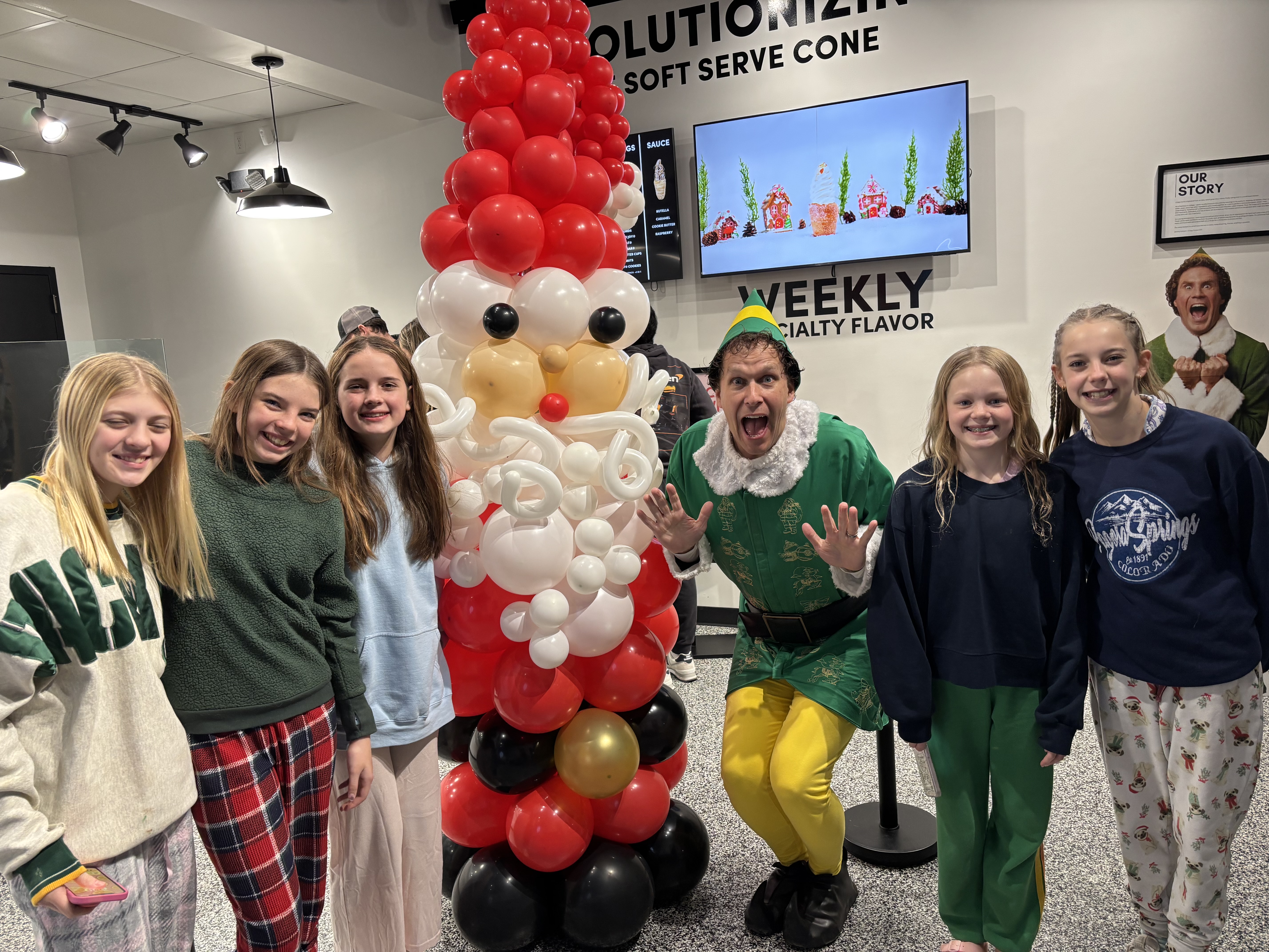 Santa balloon sculpture